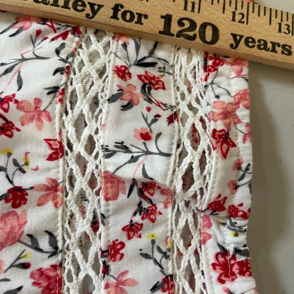 Bloomchic Woomen's 22/24 V-Neck T-Shirt with Lace Details White with Pink Floral - Picture 11 of 16